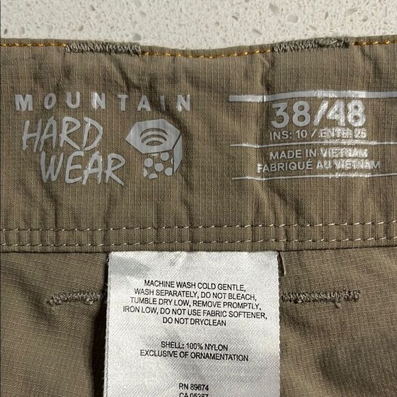 Mountain Hardwear Tan Flat Front Performance Shorts Size 38 - Picture 2 of 10